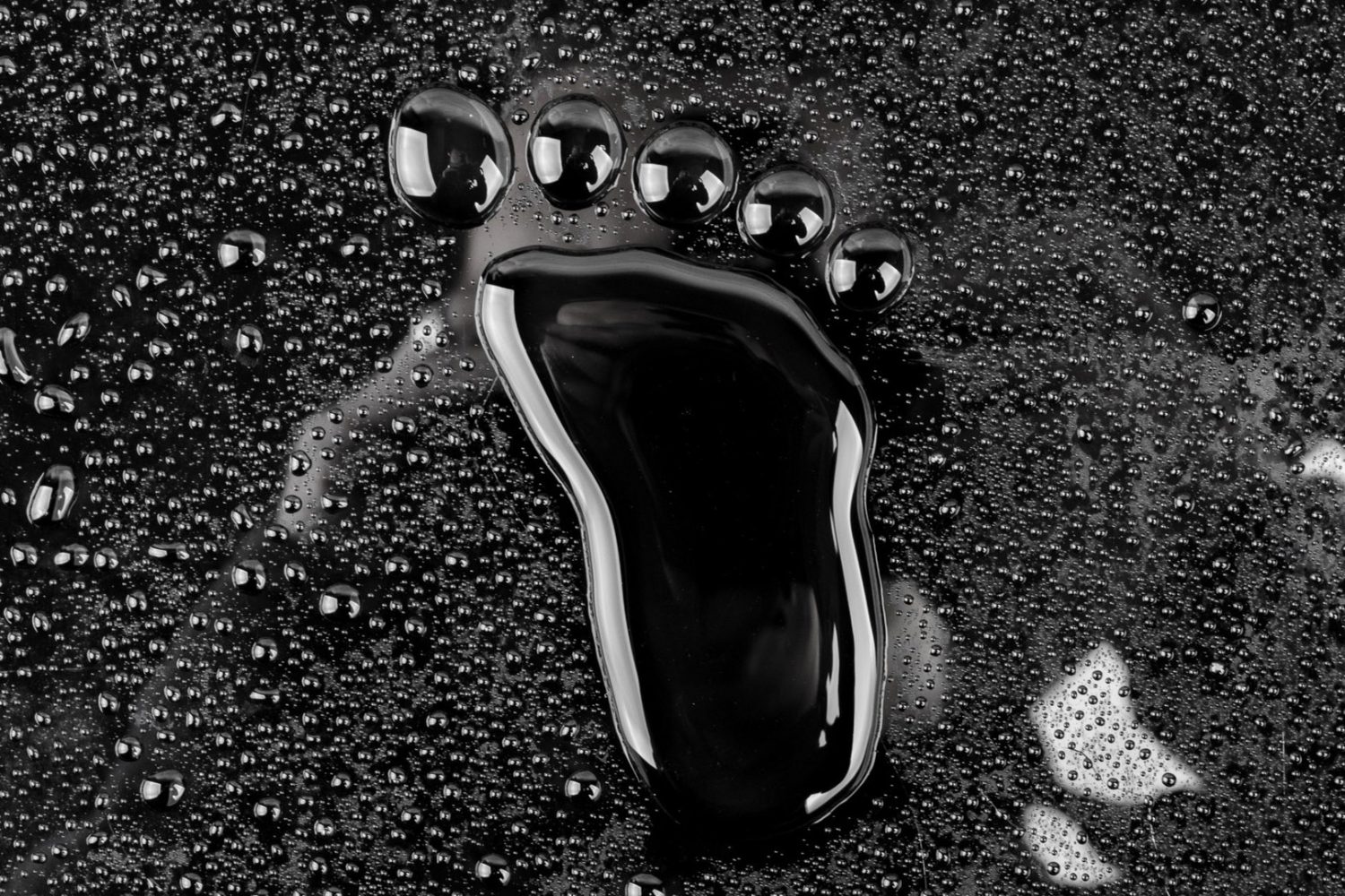 schwarzer Fußabdruck